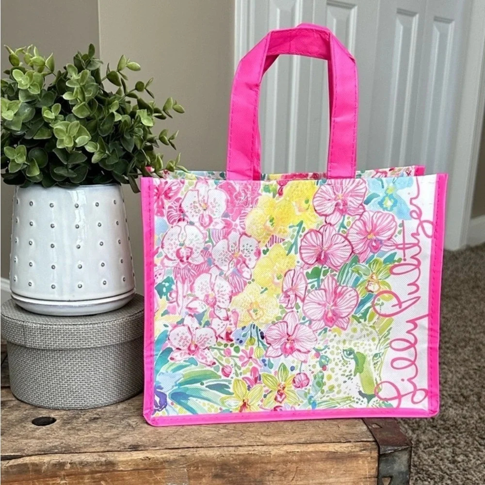 NWOT Lilly Pulitzer Floral Garden Pink Leopard
Reusable Plastic 11" x‎ 9" Tote